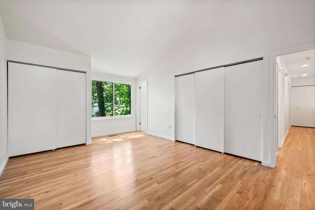 Image 18 of property listing at 10325 SIXPENCE CIR, Columbia, MD 21044
