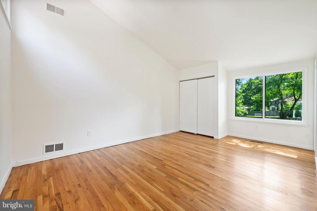 Image 19 of property listing at 10325 SIXPENCE CIR, Columbia, MD 21044