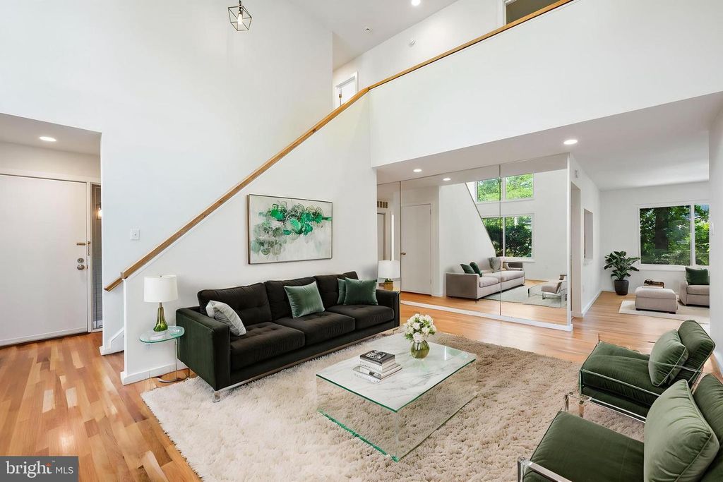 Image 2 of property listing at 10325 SIXPENCE CIR, Columbia, MD 21044