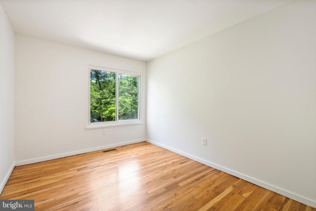 Image 22 of property listing at 10325 SIXPENCE CIR, Columbia, MD 21044