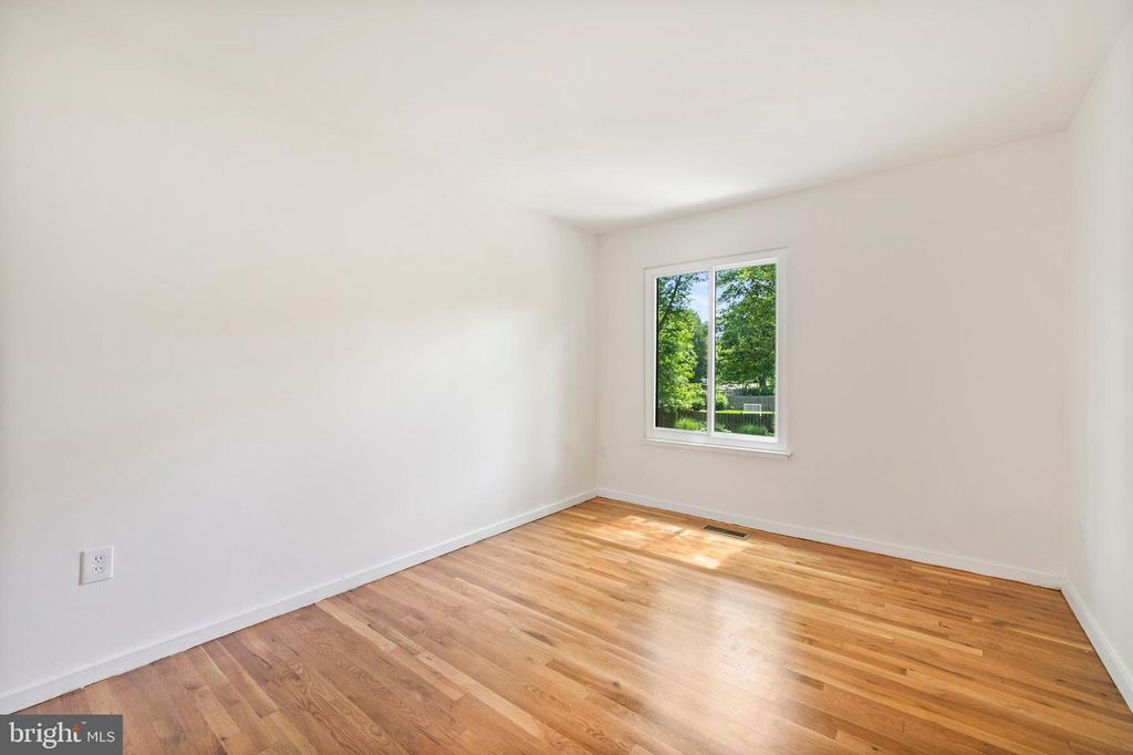 Image 24 of property listing at 10325 SIXPENCE CIR, Columbia, MD 21044