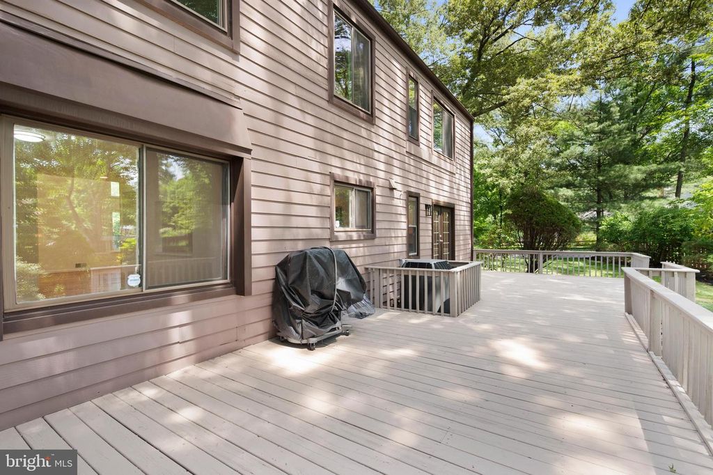 Image 33 of property listing at 10325 SIXPENCE CIR, Columbia, MD 21044