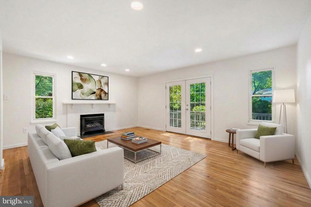 Image 6 of property listing at 10325 SIXPENCE CIR, Columbia, MD 21044