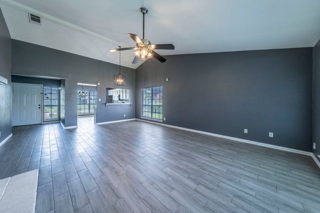816 Plummer Drive, Cedar Hill, TX 75104