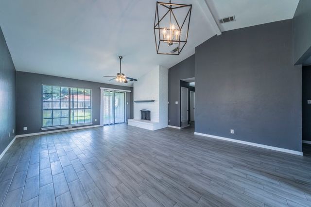 816 Plummer Drive, Cedar Hill, TX 75104