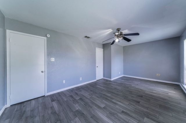 816 Plummer Drive, Cedar Hill, TX 75104