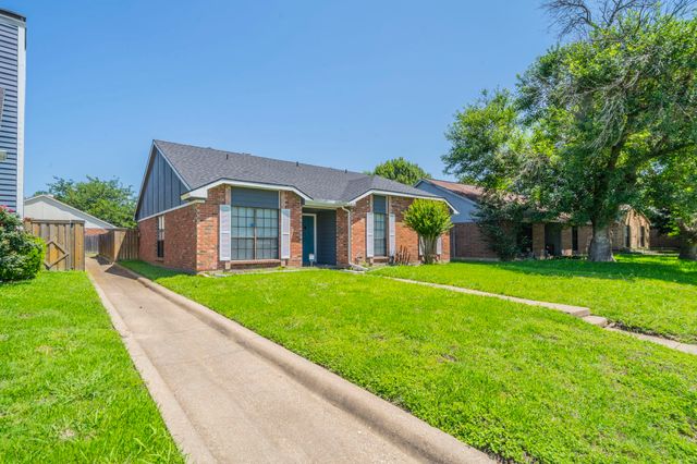 816 Plummer Drive, Cedar Hill, TX 75104