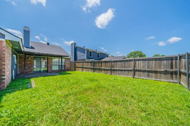 816 Plummer Drive, Cedar Hill, TX 75104