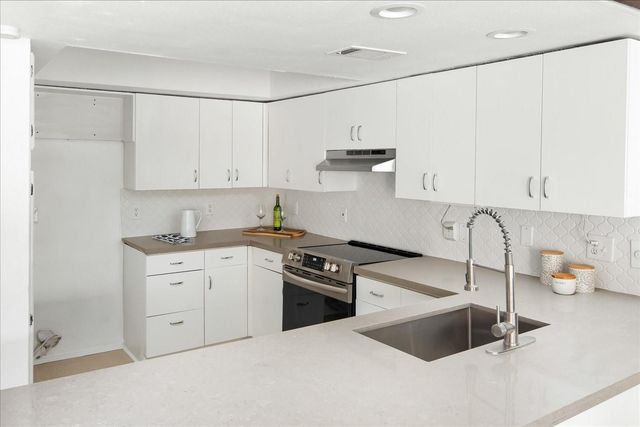 559 Demarett DR, Point Venture, TX 78645