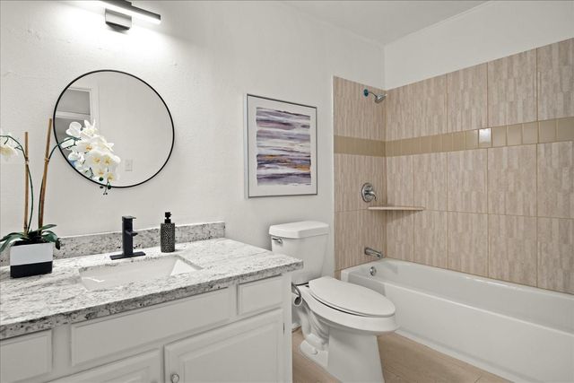 559 Demarett DR, Point Venture, TX 78645