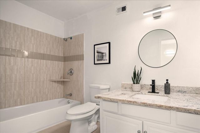 559 Demarett DR, Point Venture, TX 78645