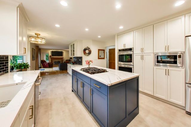 515 GRAND MEADOW Lane, Mchenry, IL 60051