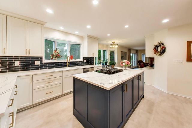 515 GRAND MEADOW Lane, Mchenry, IL 60051