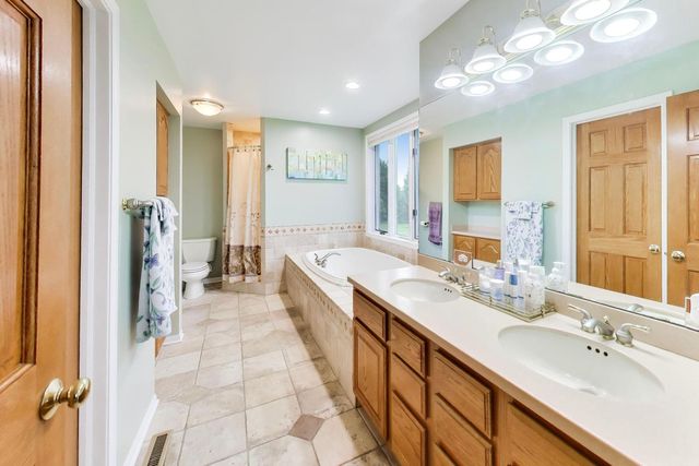 515 GRAND MEADOW Lane, Mchenry, IL 60051