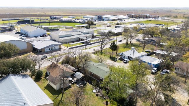 209 E Sheldon Ave, Thrall, TX 76578