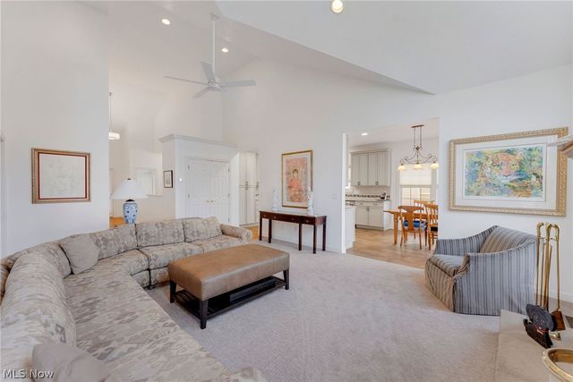 8195 Manor Gate Way, Mentor, OH 44060