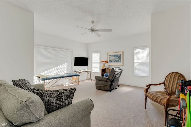 8195 Manor Gate Way, Mentor, OH 44060