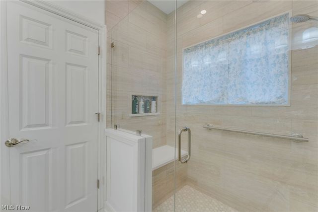 8195 Manor Gate Way, Mentor, OH 44060