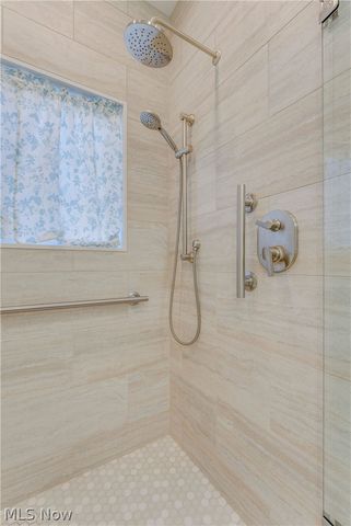 8195 Manor Gate Way, Mentor, OH 44060