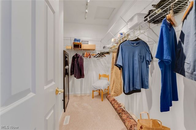 8195 Manor Gate Way, Mentor, OH 44060