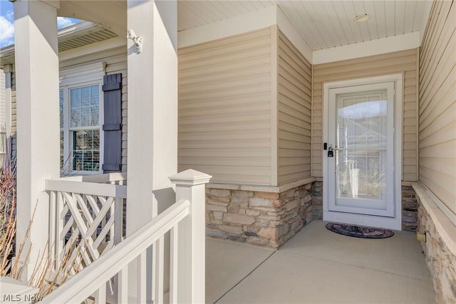 8195 Manor Gate Way, Mentor, OH 44060