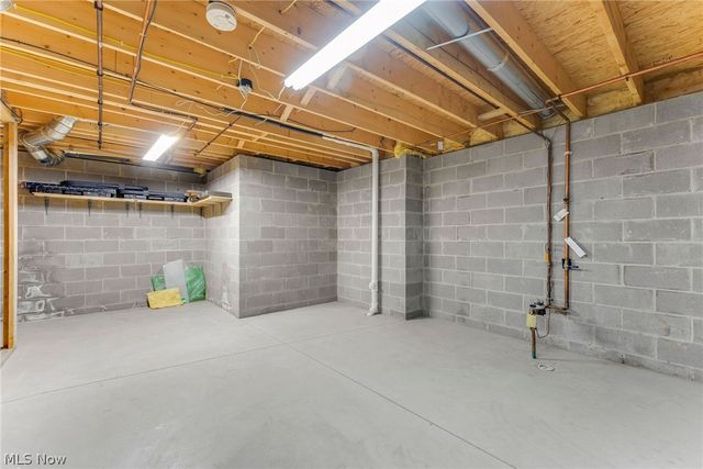 8195 Manor Gate Way, Mentor, OH 44060