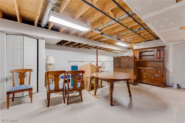 8195 Manor Gate Way, Mentor, OH 44060