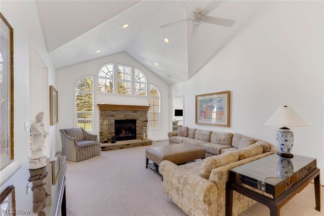 8195 Manor Gate Way, Mentor, OH 44060