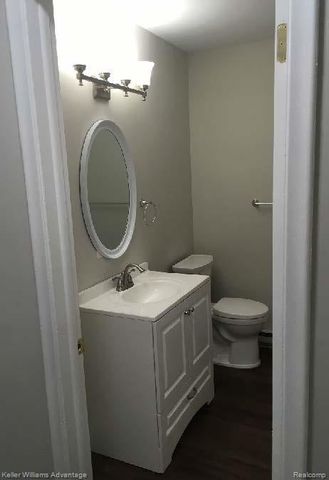 13366 North Rd, Fenton, MI 48430