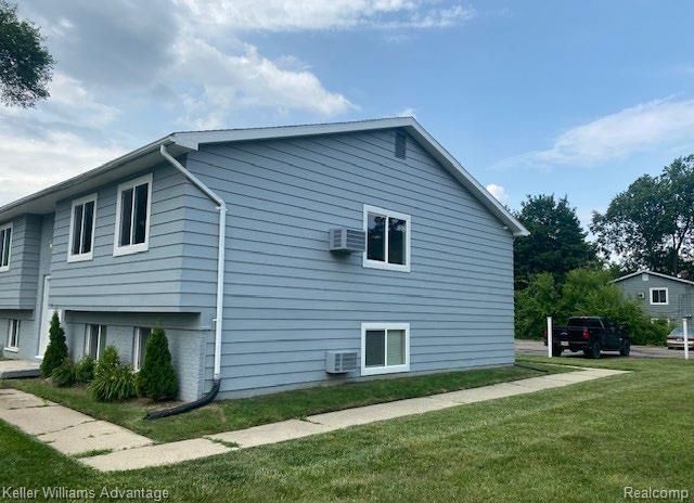 13366 North Rd, Fenton, MI 48430