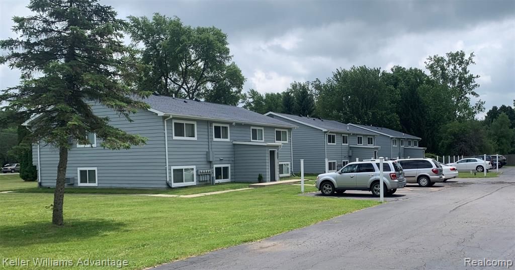 13366 North Rd, Fenton, MI 48430