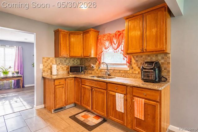 23191 Hill Avenue, Warren, MI 48091
