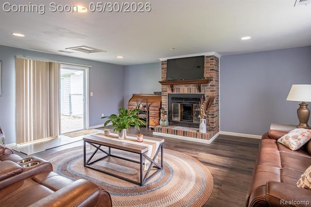 23191 Hill Avenue, Warren, MI 48091