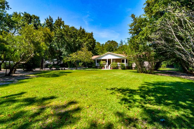 871 Groomstown Road, Cross, SC 29436