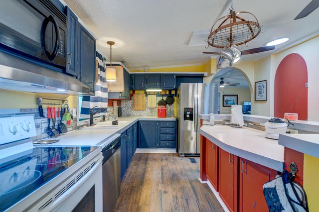 871 Groomstown Road, Cross, SC 29436