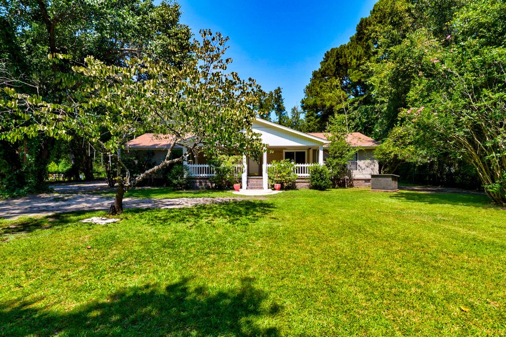 871 Groomstown Road, Cross, SC 29436