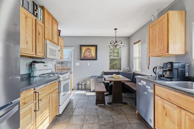 2424 N COLUMBUS St, Spokane, WA 99207