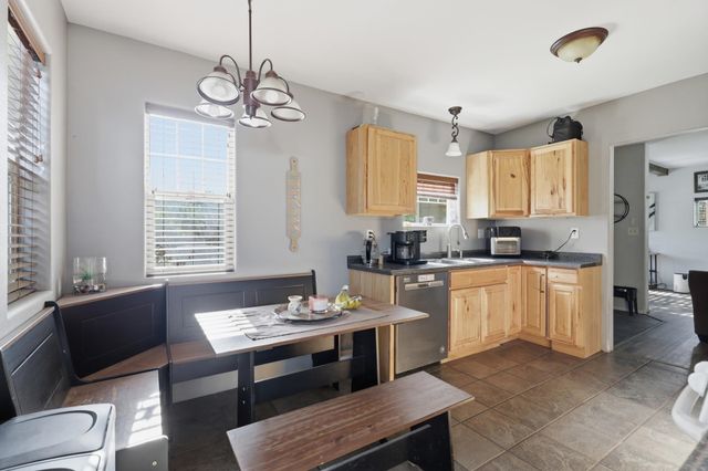 2424 N COLUMBUS St, Spokane, WA 99207