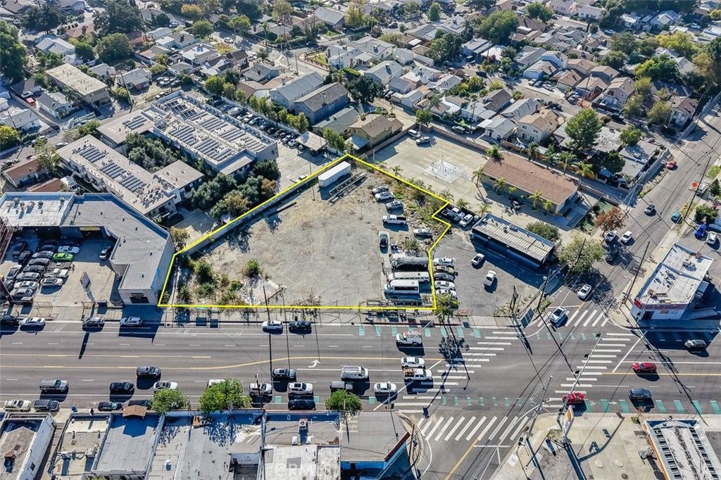 7636 Foothill Boulevard, Tujunga, CA 91042