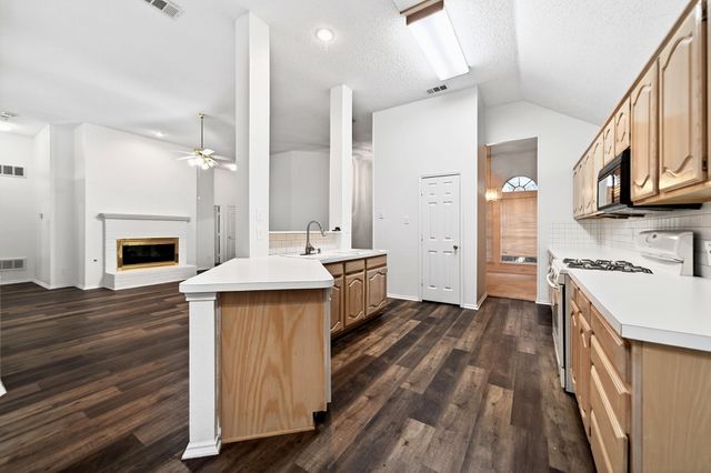 809 Yosemite Trail, Mesquite, TX 75149