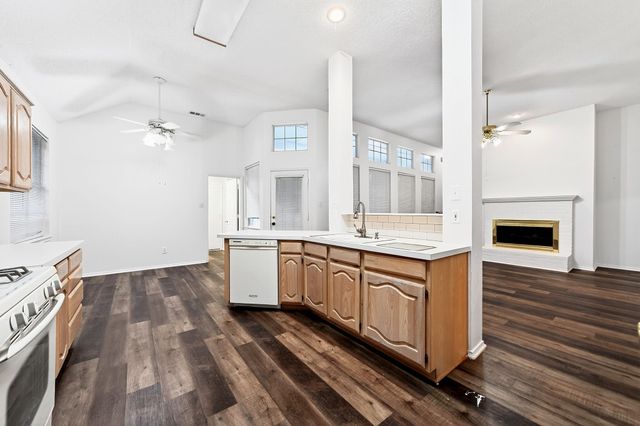 809 Yosemite Trail, Mesquite, TX 75149