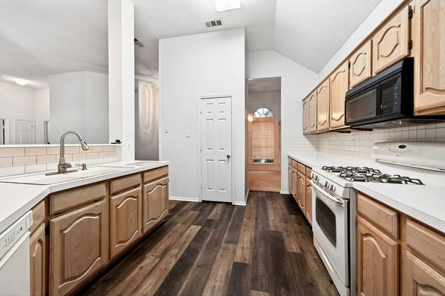 809 Yosemite Trail, Mesquite, TX 75149