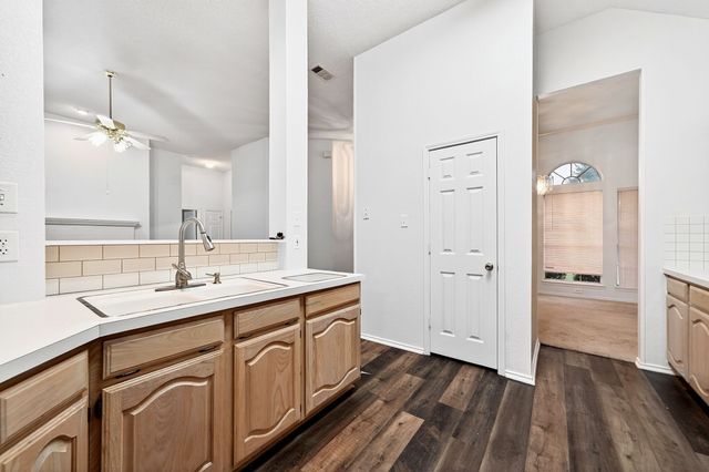 809 Yosemite Trail, Mesquite, TX 75149