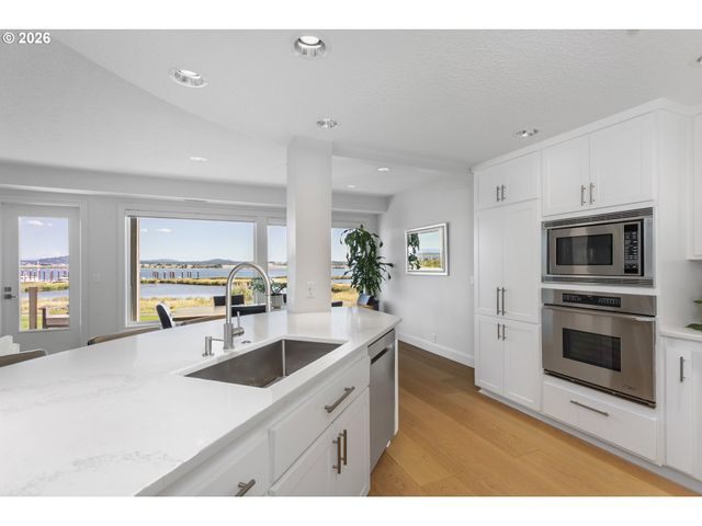 5511 Se SCENIC Ln 203, Vancouver, WA 98661