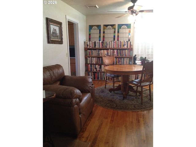 273 CREST Dr, Myrtle Creek, OR 97457