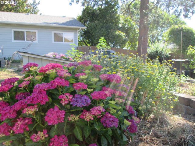 273 CREST Dr, Myrtle Creek, OR 97457