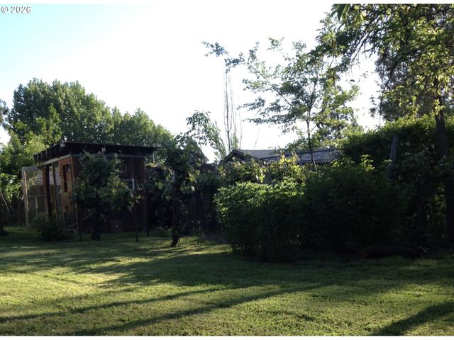 273 CREST Dr, Myrtle Creek, OR 97457