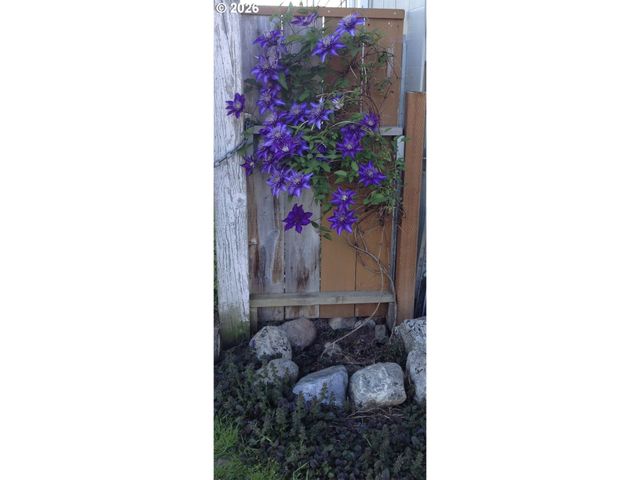 273 CREST Dr, Myrtle Creek, OR 97457