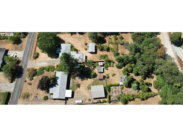 273 CREST Dr, Myrtle Creek, OR 97457