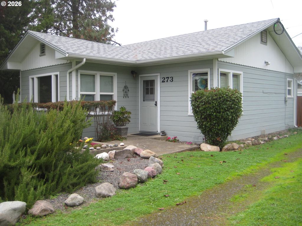 273 CREST Dr, Myrtle Creek, OR 97457